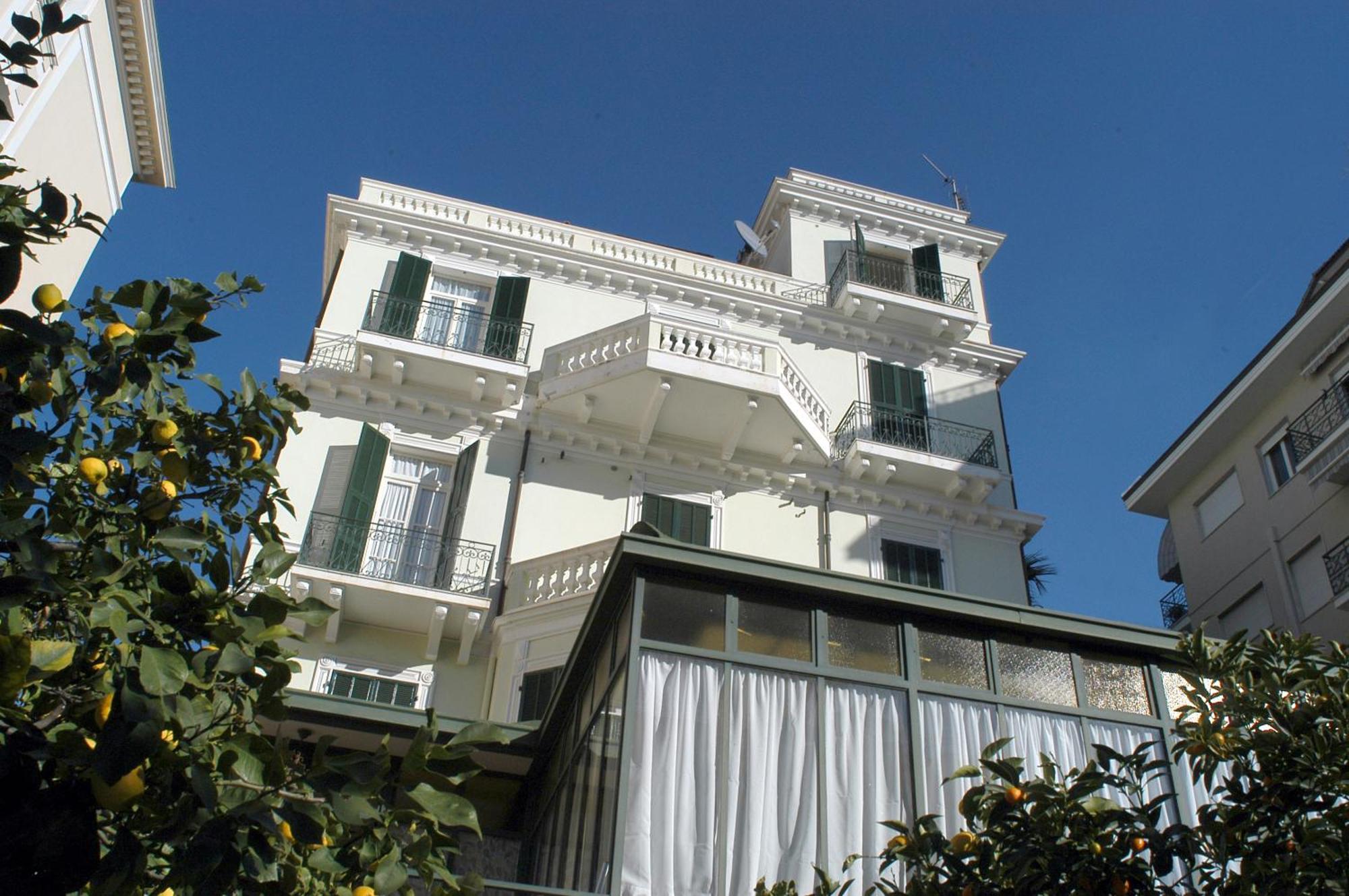 Villa Virginia Бордихера Екстериор снимка